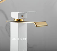 Griferia mezclador Lavamanos Casacada Blanco/Dorado